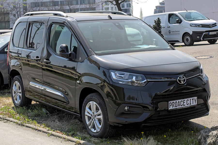 Toyota Proace City ticari araç, yandan görünüm