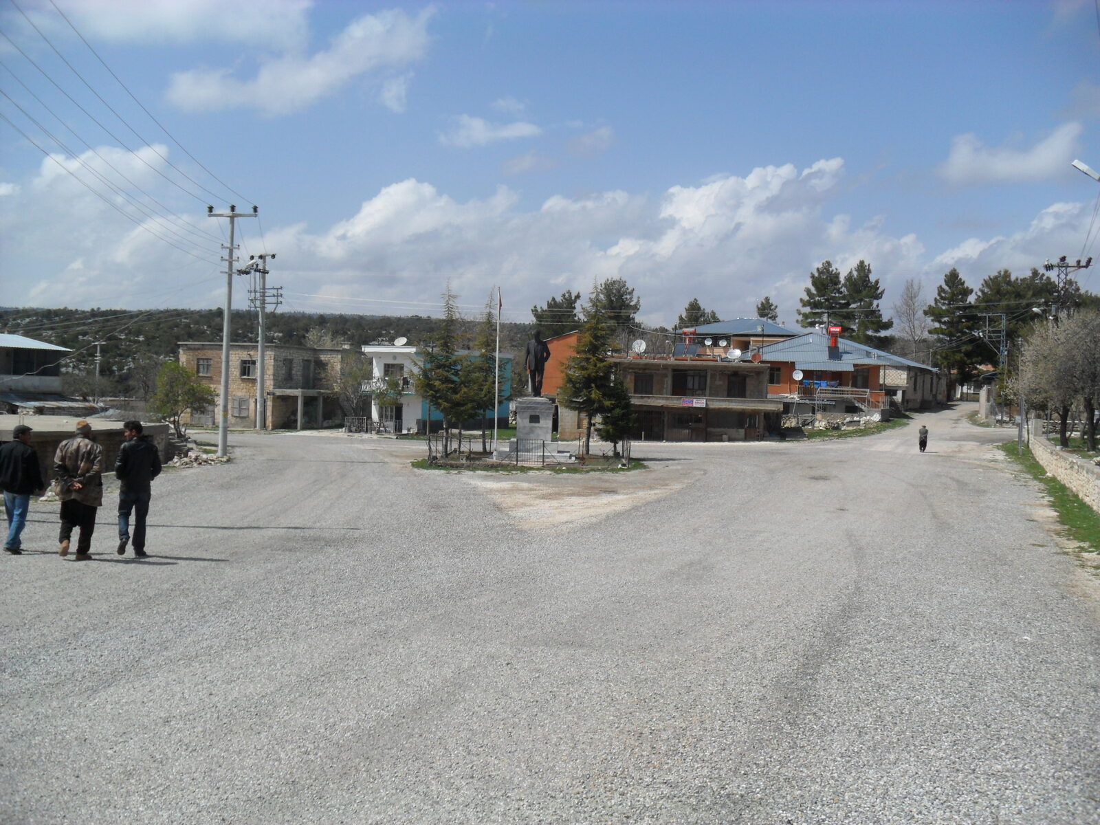 Uzuncaburç antik kenti, sütunlu antik yapı kalıntıları